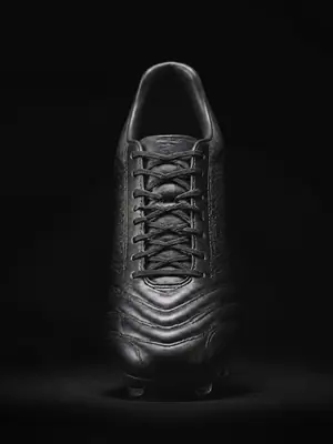 Single Boot Poster football wallpaper, 3840 by 2160 pixels (AI-generated image)