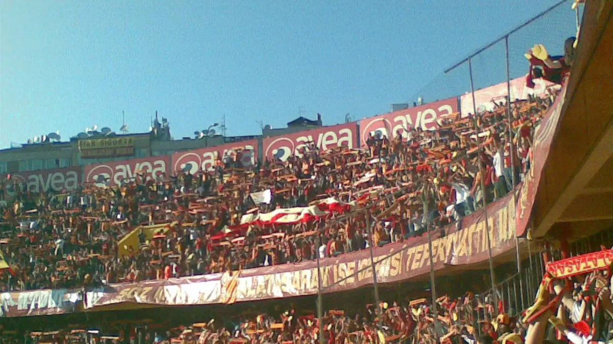 Galatasaray wallpaper, 1600 by 1200 pixels